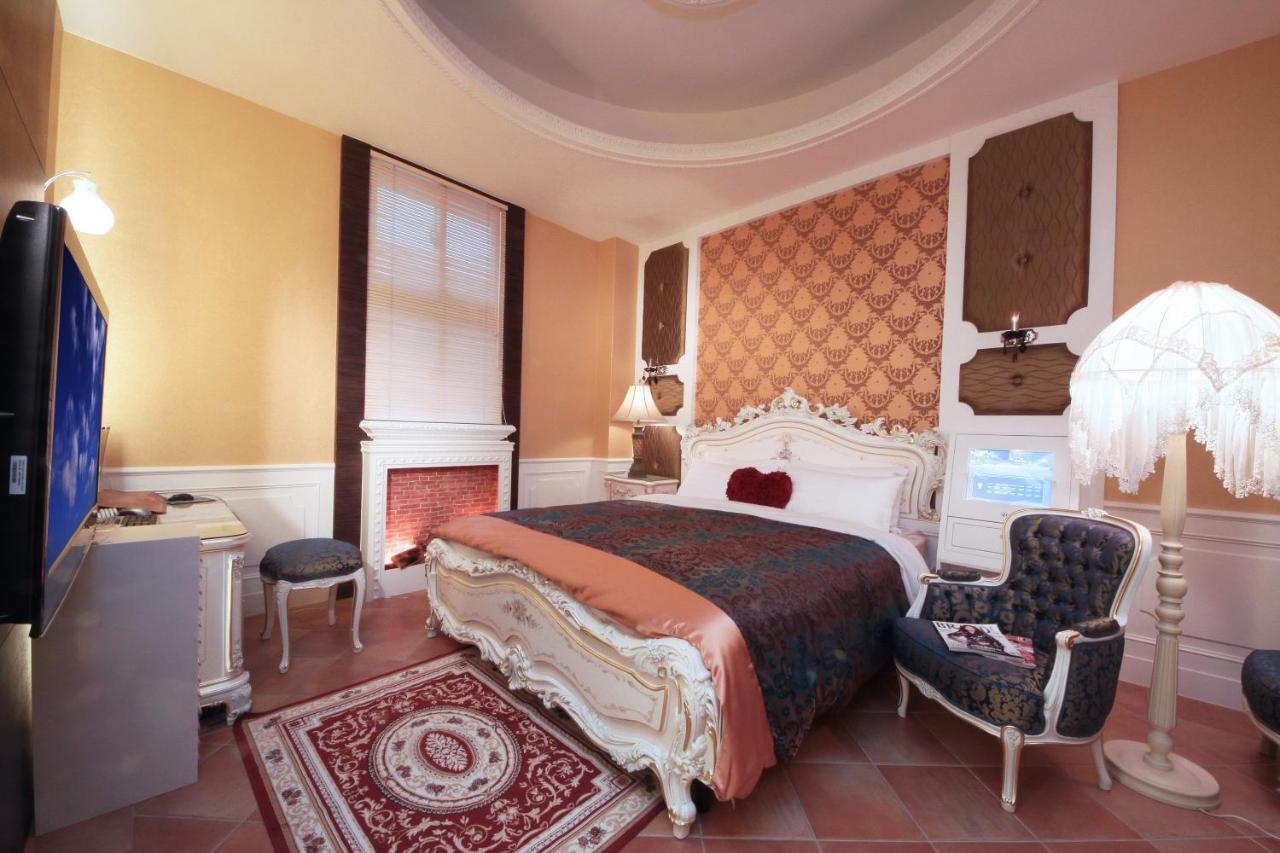 Luxembourg Hills Homestay Цзяоси Экстерьер фото